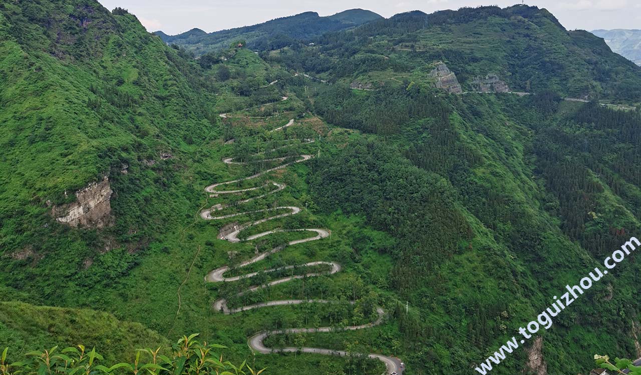 The 24-Zig Road in Qinglong County